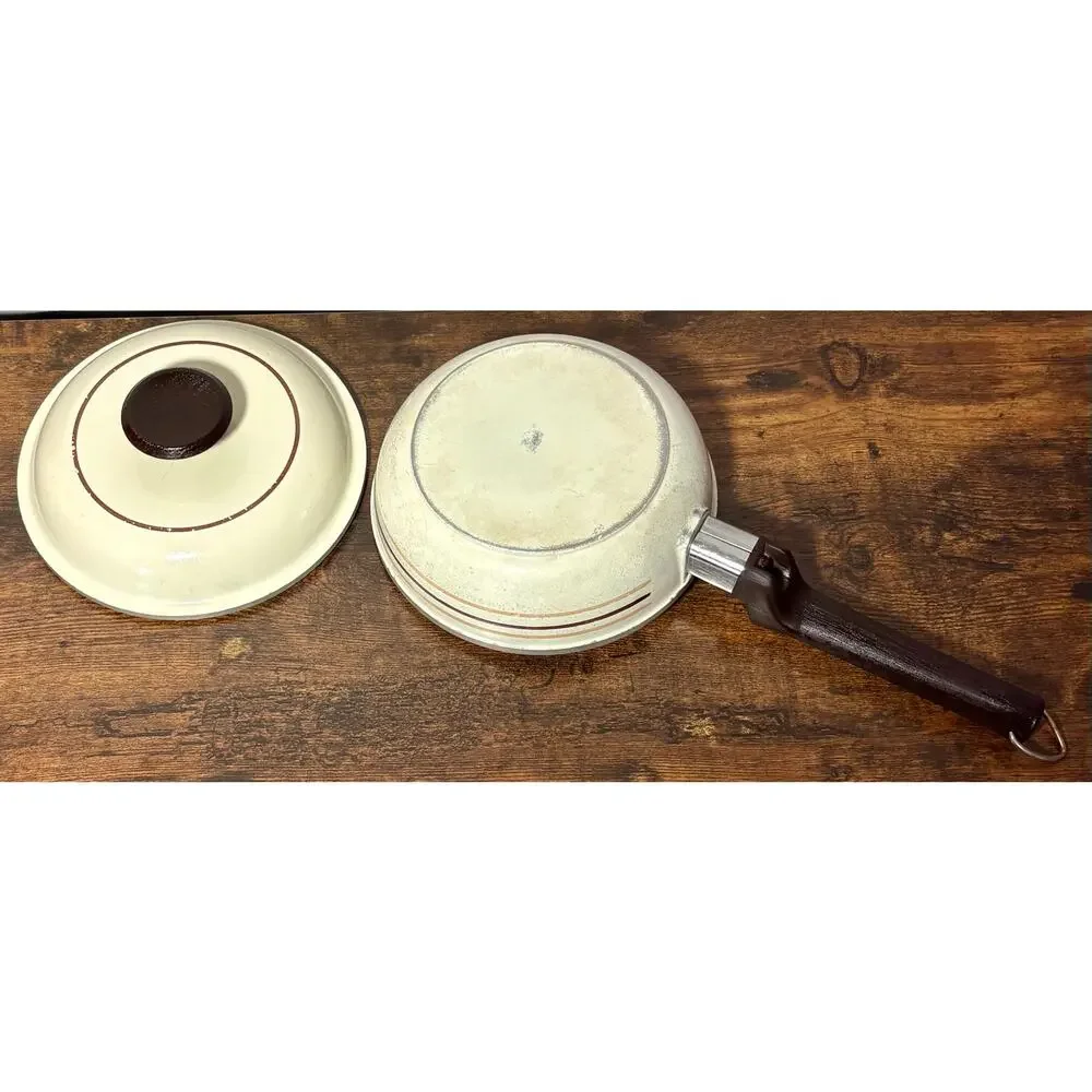 Vtg Regal Ware Cast Aluminum 1 QT Sauce Pan Wood Handle Cream w/ Brown Stripes
